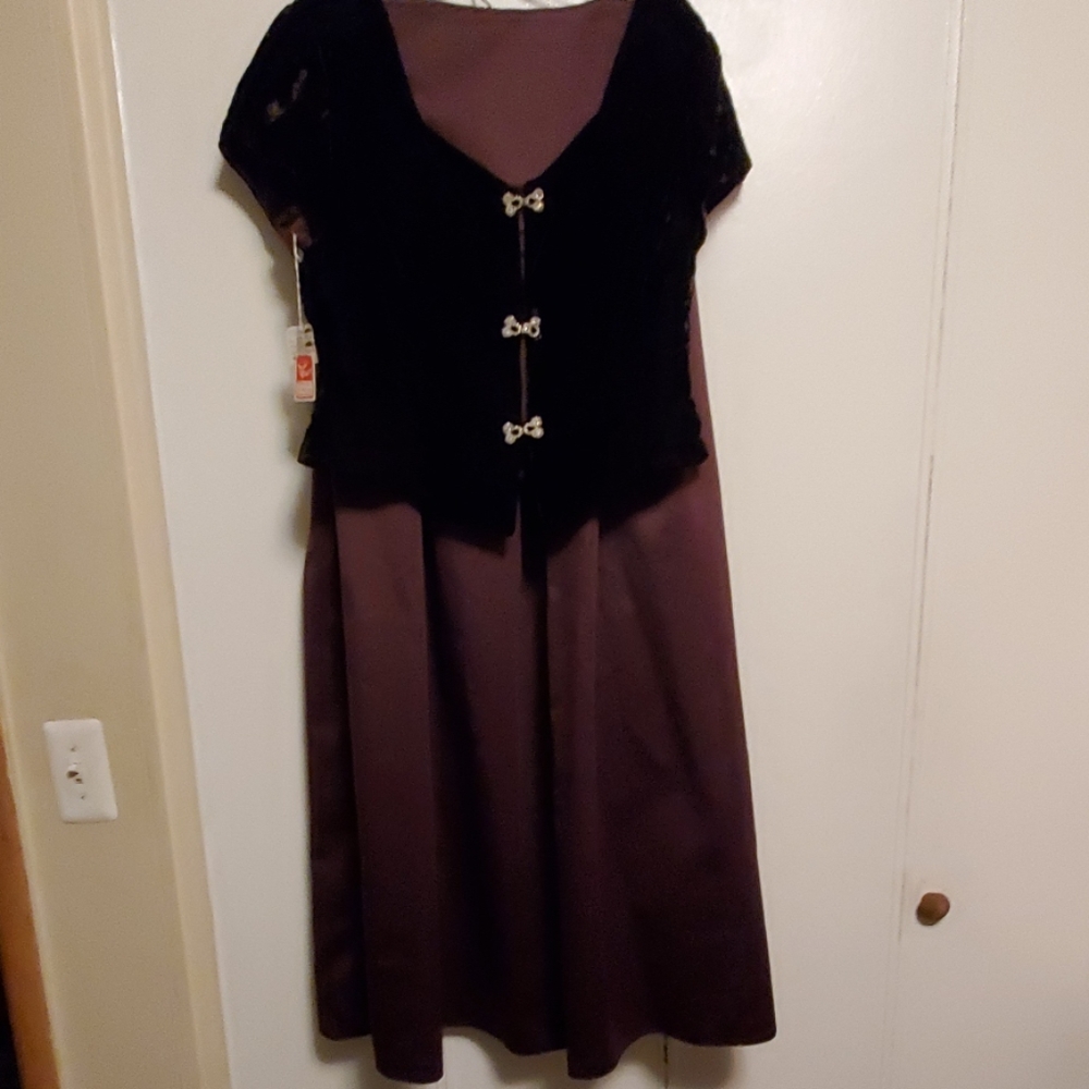 2pc s/s top  w- full length satin skirt
